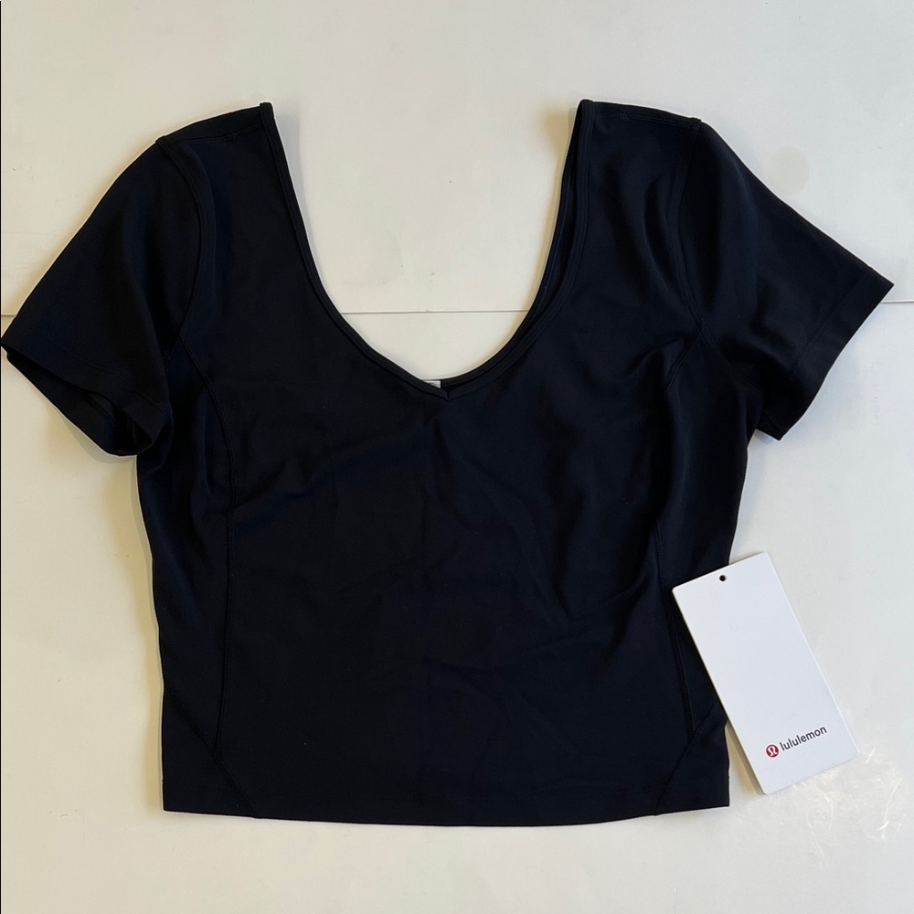 Lululemon Women’s Black Short Sleeve Top in size medium